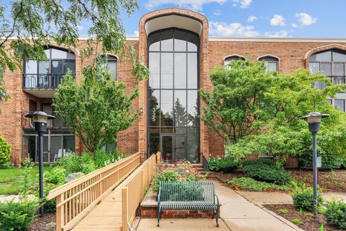 apt-320-325 S Yellowstone Dr, Madison, WI, 53705-4353 | Card Image