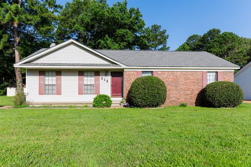315 Henderson Rd, Jackson, TN, 38305-9572 | Card Image