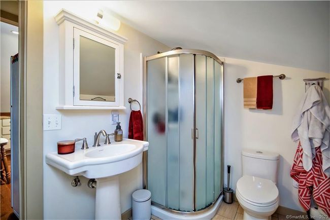 Guest Apartment Interior / Full Bath | Image 19