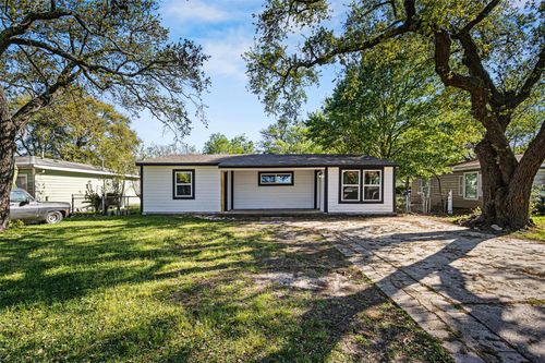 1517 4th Ave N, Texas City, TX, 77590-7335 | Card Image