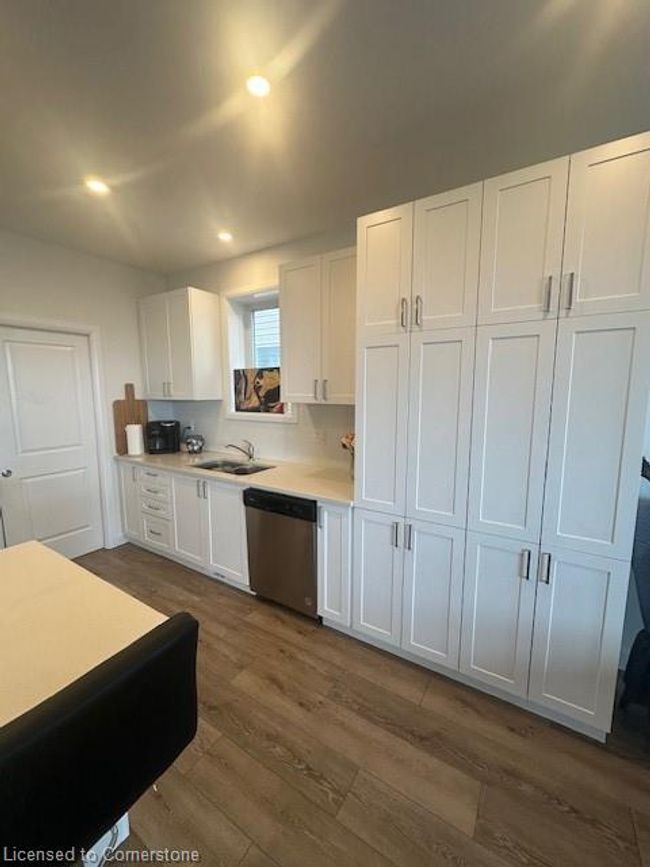 13 Erie Crt, House other with 4 bedrooms, 3 bathrooms and 6 parking in Amherstview ON | Image 5