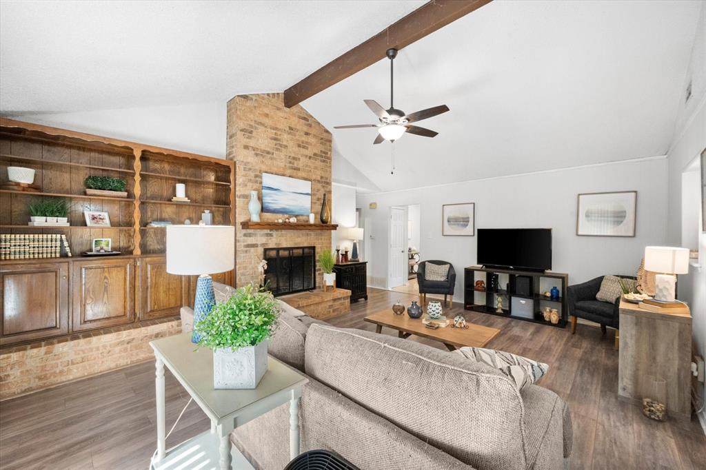 Pleasant Forest St, Arlington, TX 76015