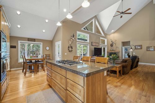 14234 Whitewater Loop, La Pine, OR, 97739-9430 | Card Image