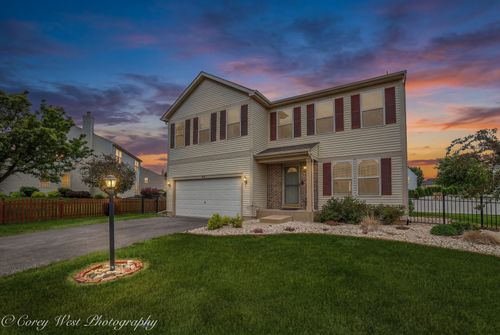 815 Willow St, Kirkland, IL, 60146-8813 | Card Image