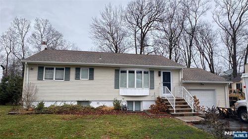 9 Mckinley Pl, West Milford, NJ, 07480-3409 | Card Image