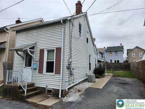 1001 Crane St, CATASAUQUA, PA, 18032-2757 | Card Image