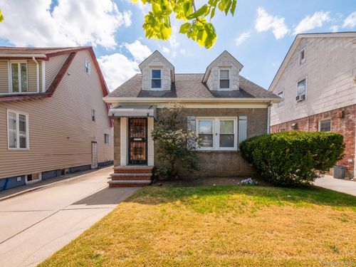 8990 221st Street, New York, NY, 11427 | Card Image