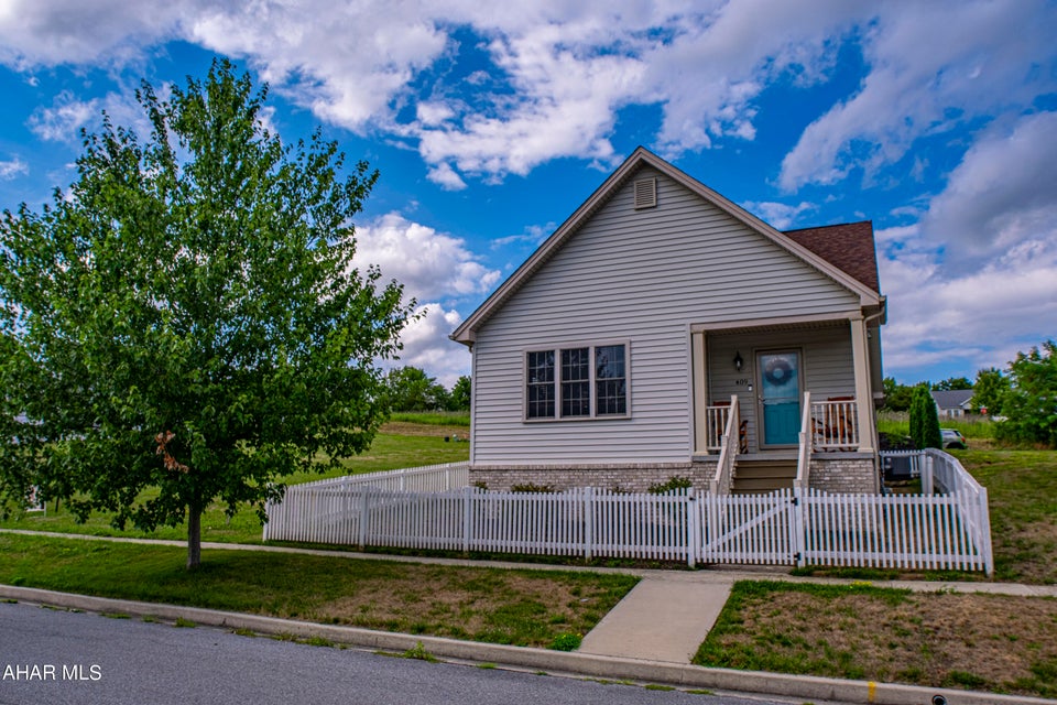 Holliday Hills Dr, Hollidaysburg, PA 16648