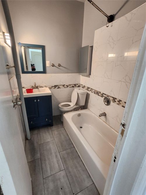 308 Hooper St, Brooklyn, NY, 11211-7316 | Card Image