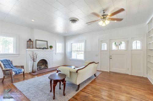48 N Central Ave, Hamlin, TX, 79520-4022 | Card Image