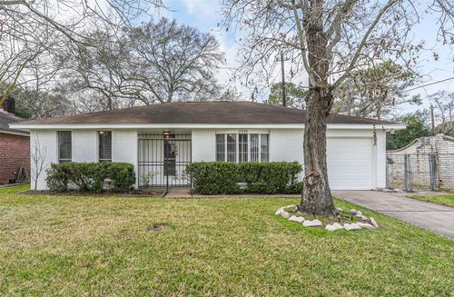 15222 Wickbriar Dr, Houston, TX, 77053-2223 | Card Image