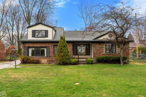 28413 Ruehle St, Saint Clair Shores, MI, 48081-1577 | Card Image