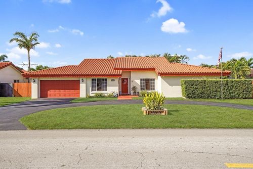 18910 W Oakmont Dr, Hialeah, FL, 33015-2908 | Card Image