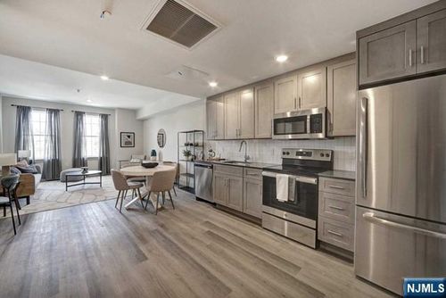 548 Franklin Ave, Belleville, NJ, 07109-1541 | Card Image