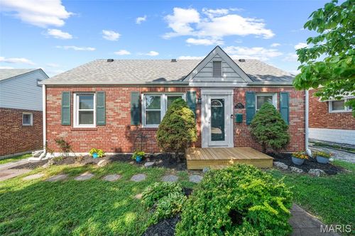 8625 Neier Ln, Saint Louis, MO, 63123-3443 | Card Image