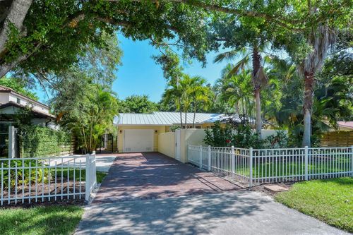 1747 Waldemere St, Sarasota, FL, 34239-2131 | Card Image