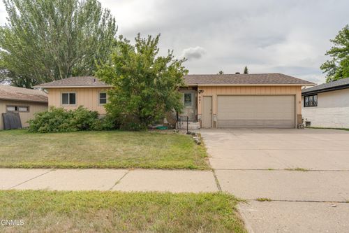 601 W Interstate Ave, Bismarck, ND, 58503-1034 | Card Image