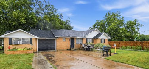 2621 Vine St, Brownwood, TX, 76801-5854 | Card Image