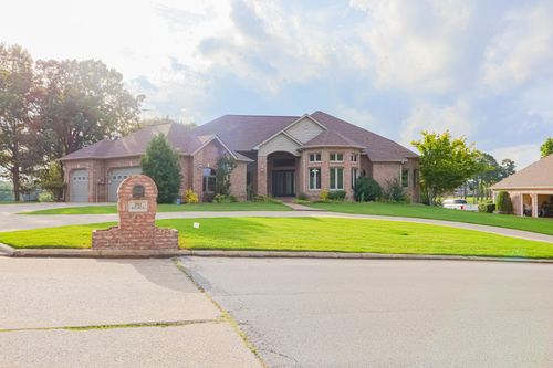 2911 Ridgepointe Dr, Jonesboro, AR, 72404-9214 | Card Image