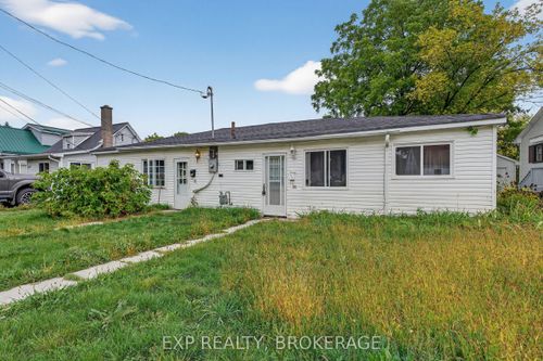 225-227 Victoria Ave, Gananoque, ON, K7G2S3 | Card Image
