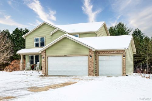 7047 Bennington Greens Dr, Owosso, MI, 48867-9123 | Card Image