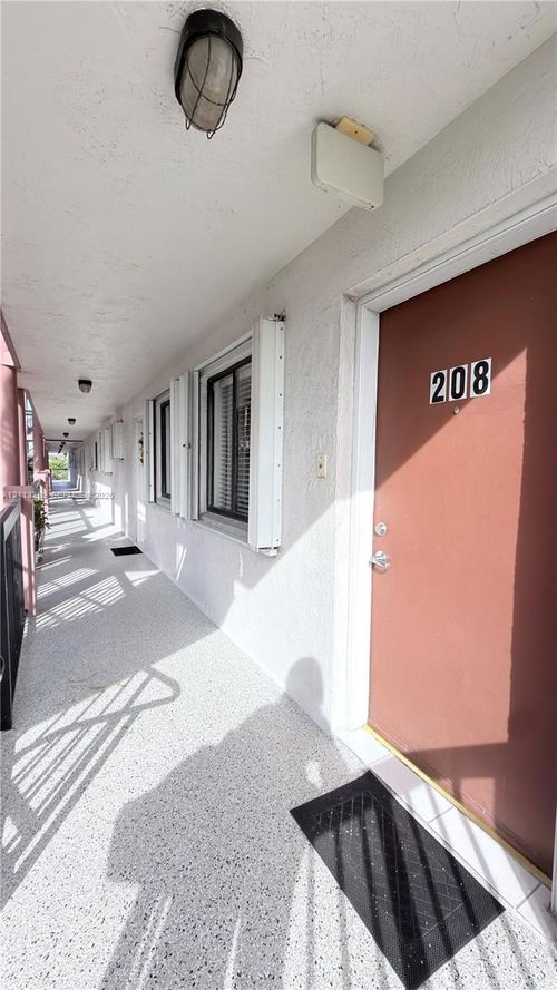 208-5460 W 21st Ct, Hialeah, FL, 33016-2075 | Card Image