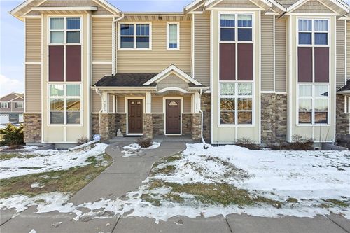 5221 Stonewood Dr, Eau Claire, WI, 54703-3907 | Card Image