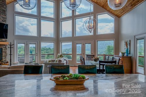 27 Country Beech Ln, Burnsville, NC, 28714-0440 | Card Image