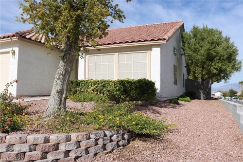 9500 Glengarry Dr, Las Vegas, NV, 89129-6942 | Card Image