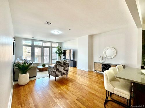 3j-90 Bay Street Landing, New York, NY, 10301 | Card Image