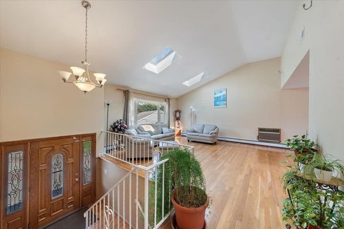 51 Westwind Rd, Yonkers, NY, 10710-1711 | Card Image