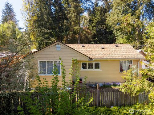 17427 10th Avenue Ne, Shoreline, WA, 98155 | Card Image