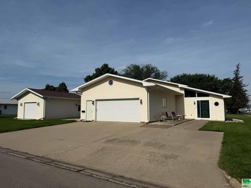 720 Garfield St, Granville, IA, 51022-5013 | Card Image