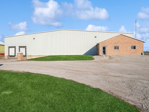 1613 W 1st St, Vinton, IA, 52349-2446 | Card Image