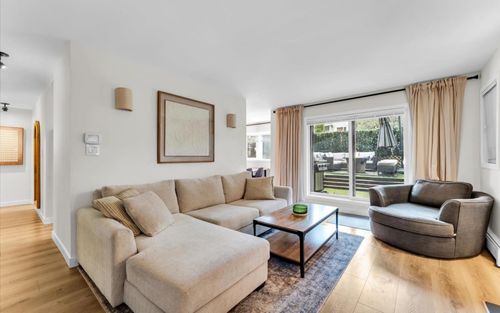 102-1935 W 1st Ave, Vancouver, BC, V6J1G7 | Card Image