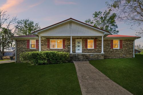 110 E Ward St, Centerville, TN, 37033-1659 | Card Image