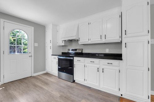 30 Dowd Ave, Canton, CT, 06019-2480 | Card Image