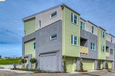 44 - So Mi Court, Townhouse with 3 bedrooms, 3 bathrooms and 2 parking in Hayward CA | Image 1