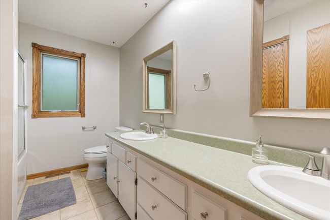 Main Floor Full Bath | Image 23