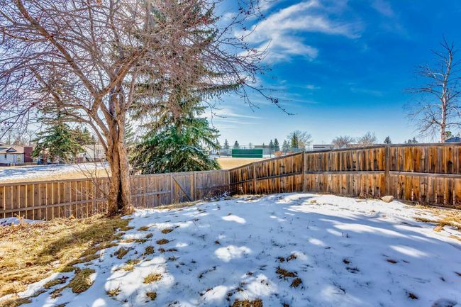 647 Whiteridge Way Ne, Home with 5 bedrooms, 2 bathrooms and 2 parking in Calgary AB | Image 22