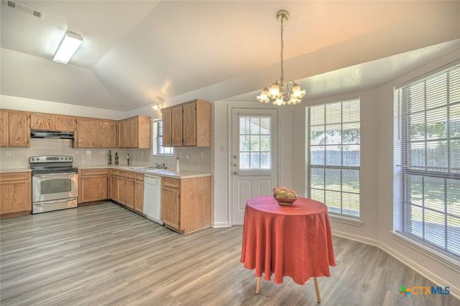 Kitchen and dining room combination | Image 10