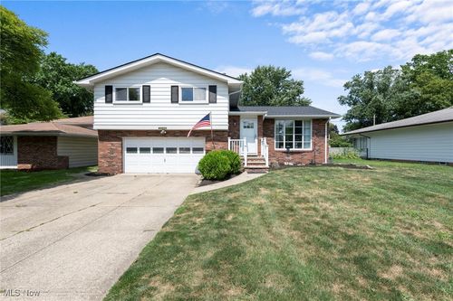 21104 Mastick Rd, Fairview Park, OH, 44126-3056 | Card Image