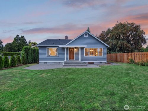 3218 Division St, Enumclaw, WA, 98022-3317 | Card Image
