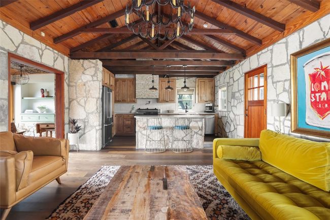 19745 Lakehurst Loop, House other with 2 bedrooms, 2 bathrooms and null parking in Spicewood TX | Image 9