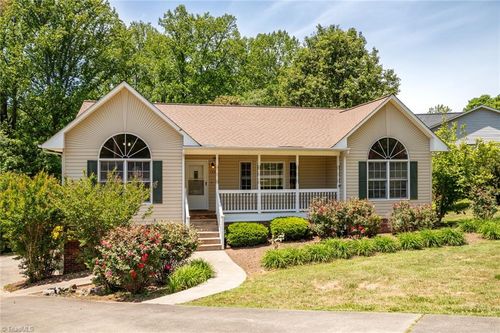 124 Hunter Circle, Wilkesboro, NC, 28697 | Card Image