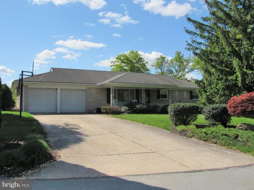 2013 Black Oak Dr, Red Lion, PA, 17356-9569 | Card Image