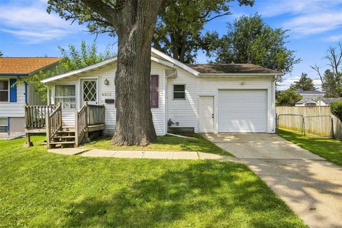4405 Navajo Dr Ne, Cedar Rapids, IA, 52402-3044 | Card Image