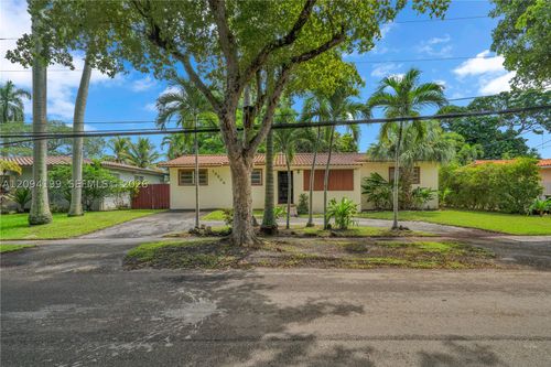 13205 Ne 2nd Ave, North Miami, FL, 33161-4507 | Card Image