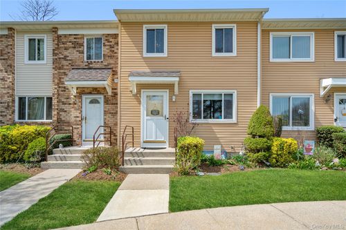 3 Town House Dr, Massapequa Park, NY, 11762-1160 | Card Image