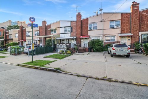 21115 48th Ave, Oakland Gardens, NY, 11364-1136 | Card Image